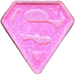 Pil Superman — MDMA 50mg; Caffeine 198mg — Madrid, Spanje